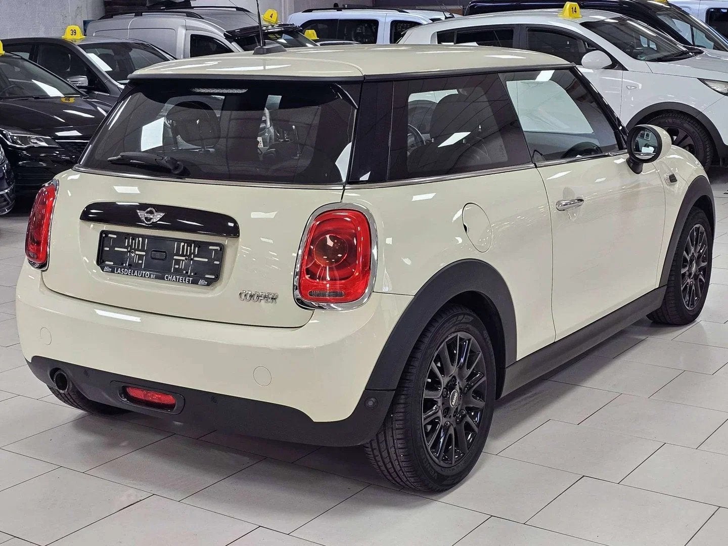 MINI Cooper 1.5i Boîte Auto Led Sensors Clim Cruise Bluetoo, Autos, Mini, 100 kW, Cruise Control, Achat, Euro 6