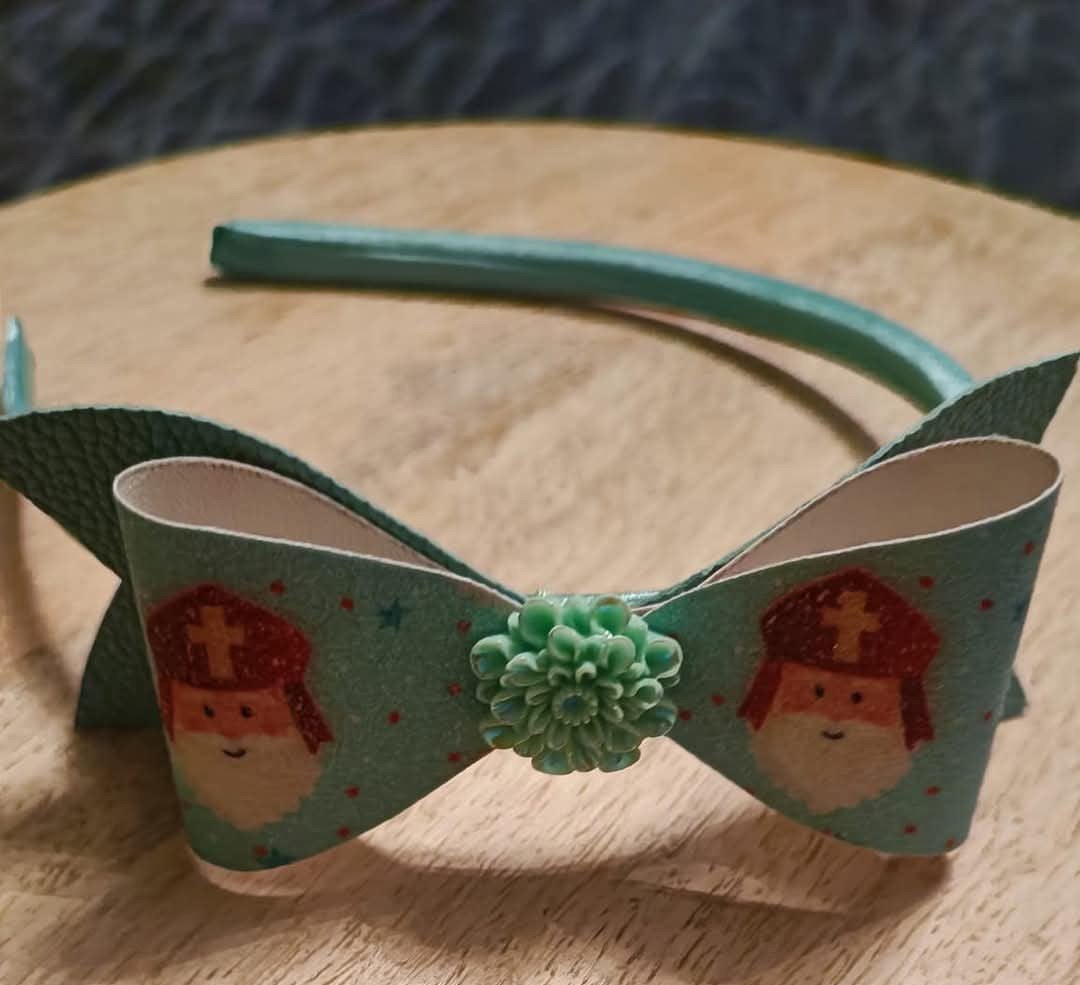 zelfgemaakte diadeem met sinterklaas voor goede doelen, Enfants & Bébés, Accessoires de mode pour enfants, Neuf, Bandeau, Fait main