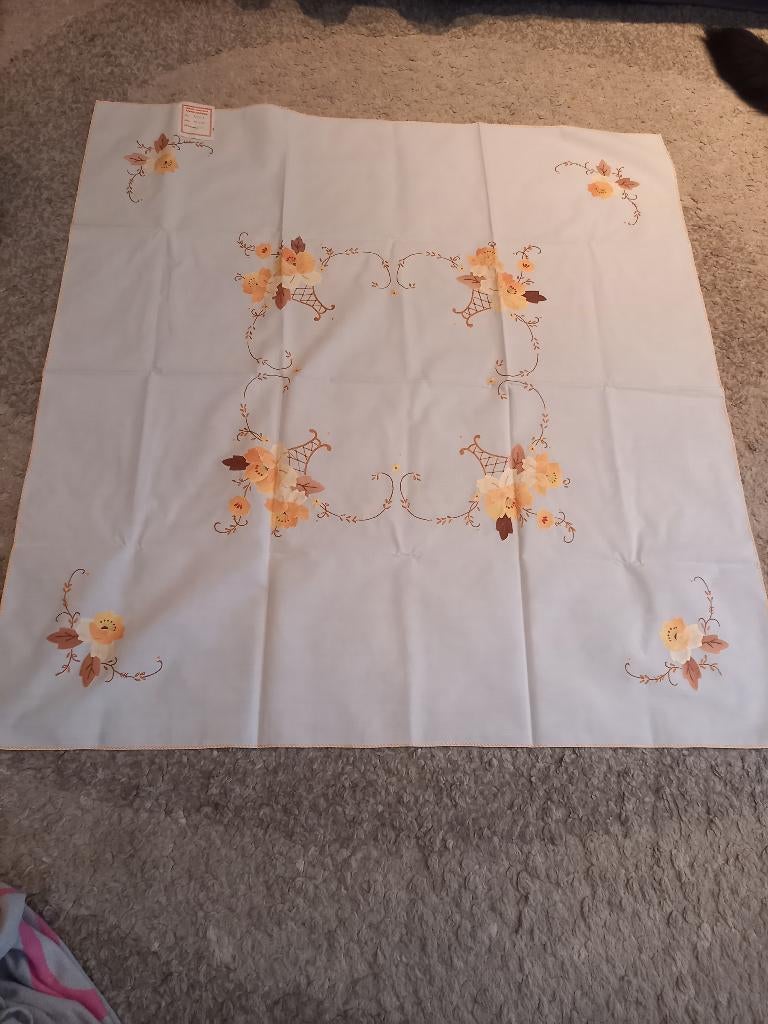 nappe et 4 serviettes, Enlèvement ou Envoi, Neuf, Intérieur