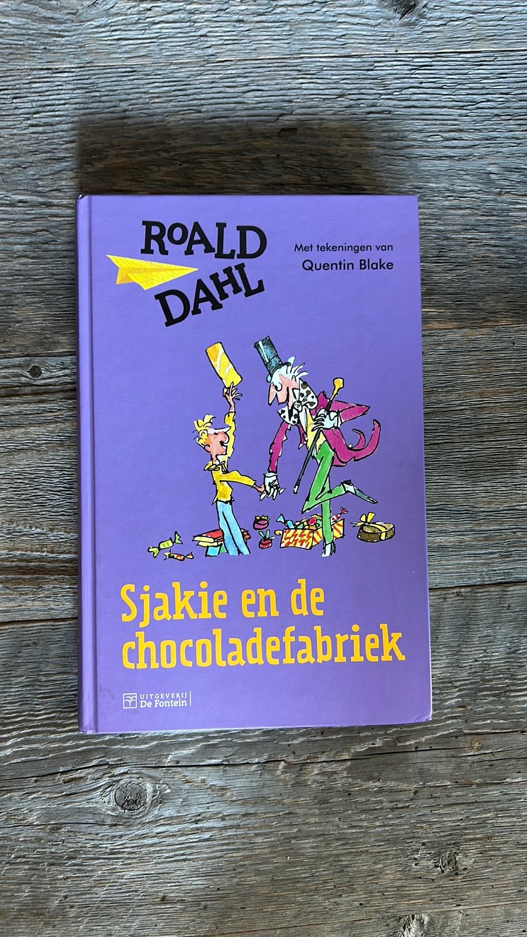 Sjakie en de chocoladefabriek, Boeken, Humor, Verzenden, Zo goed als nieuw, Verhalen