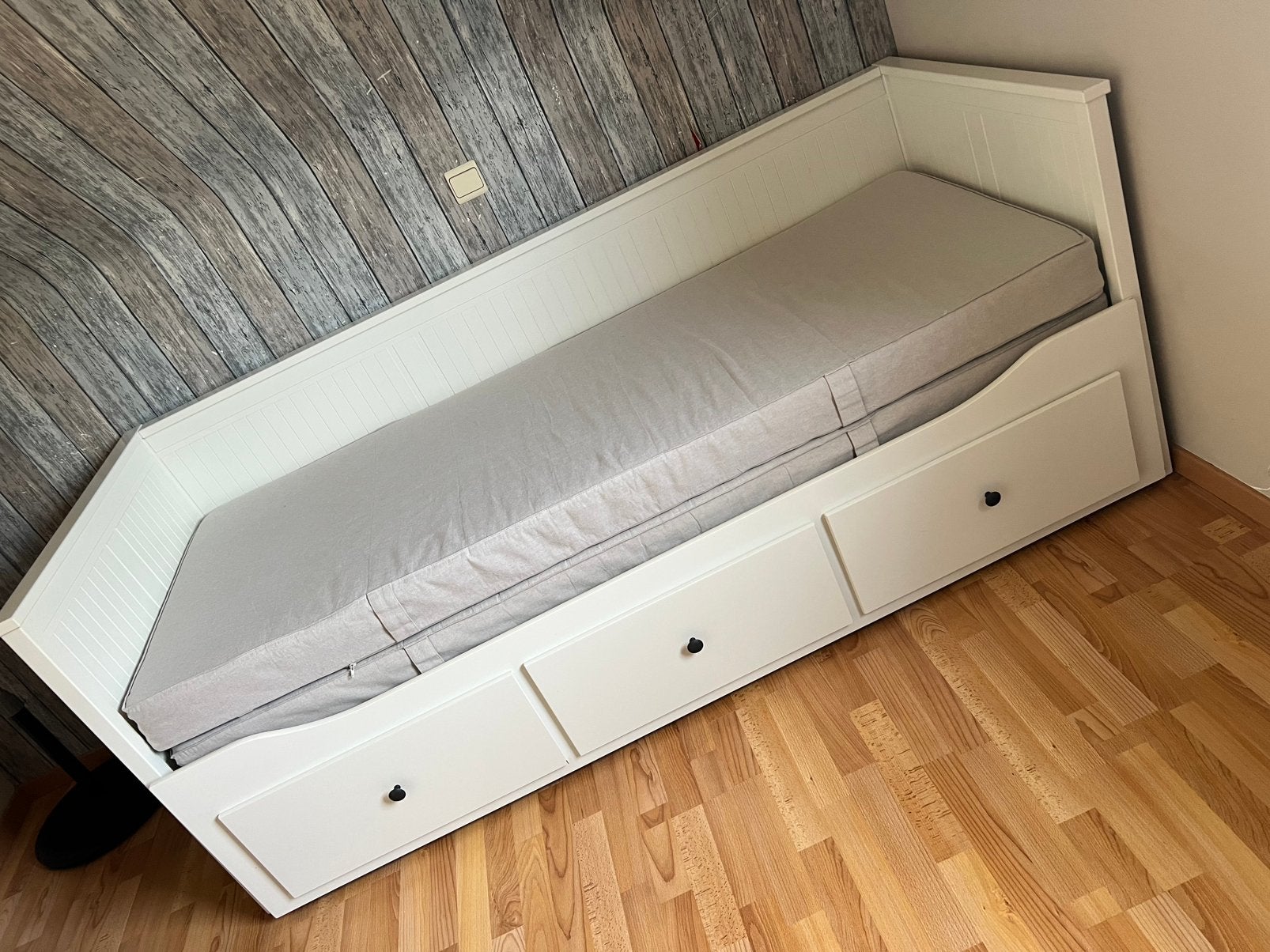 IKEA bedbank met 3 lades 80x200cm samen met 2 matrassen., Ophalen, Zo goed als nieuw