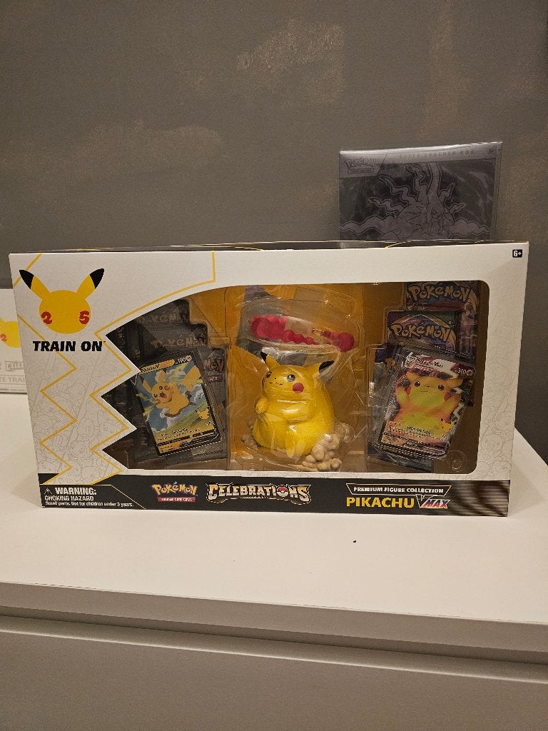 Pokémon celebrations pikachu VMAX figure box, Hobby & Loisirs créatifs, Enlèvement