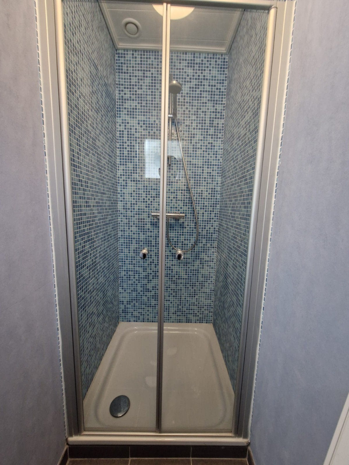 set douche: douchebak, deur en douchekop, Doe-het-zelf en Bouw, Sanitair, Ophalen, Zo goed als nieuw, Douche