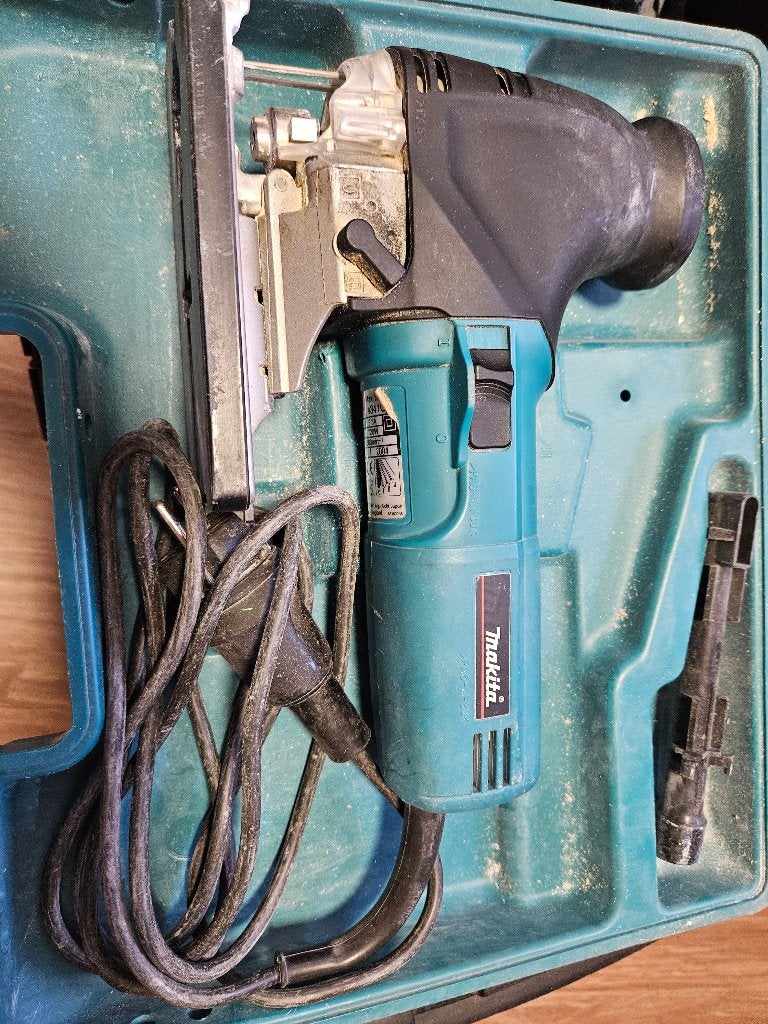 Makita Decoupeerzaag en een Skil Wipzaag, Doe-het-zelf en Bouw, Gereedschap | Zaagmachines, Ophalen, Zo goed als nieuw, Decoupeerzaag