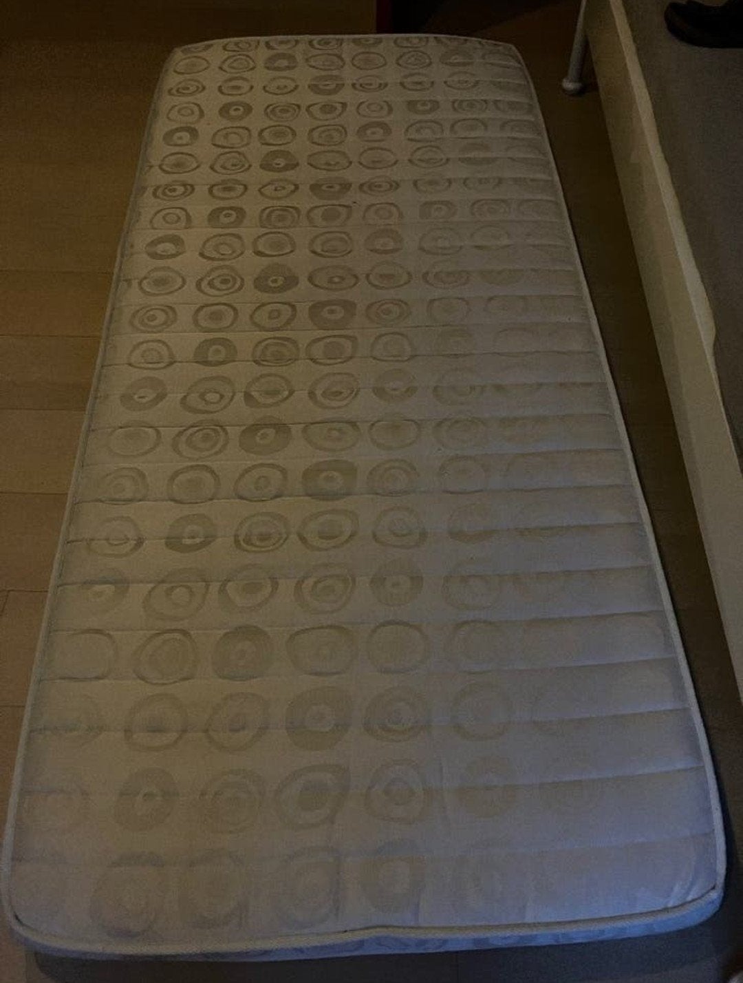 Degelijke propere matras eenpersoonsbed, Ophalen, Matras