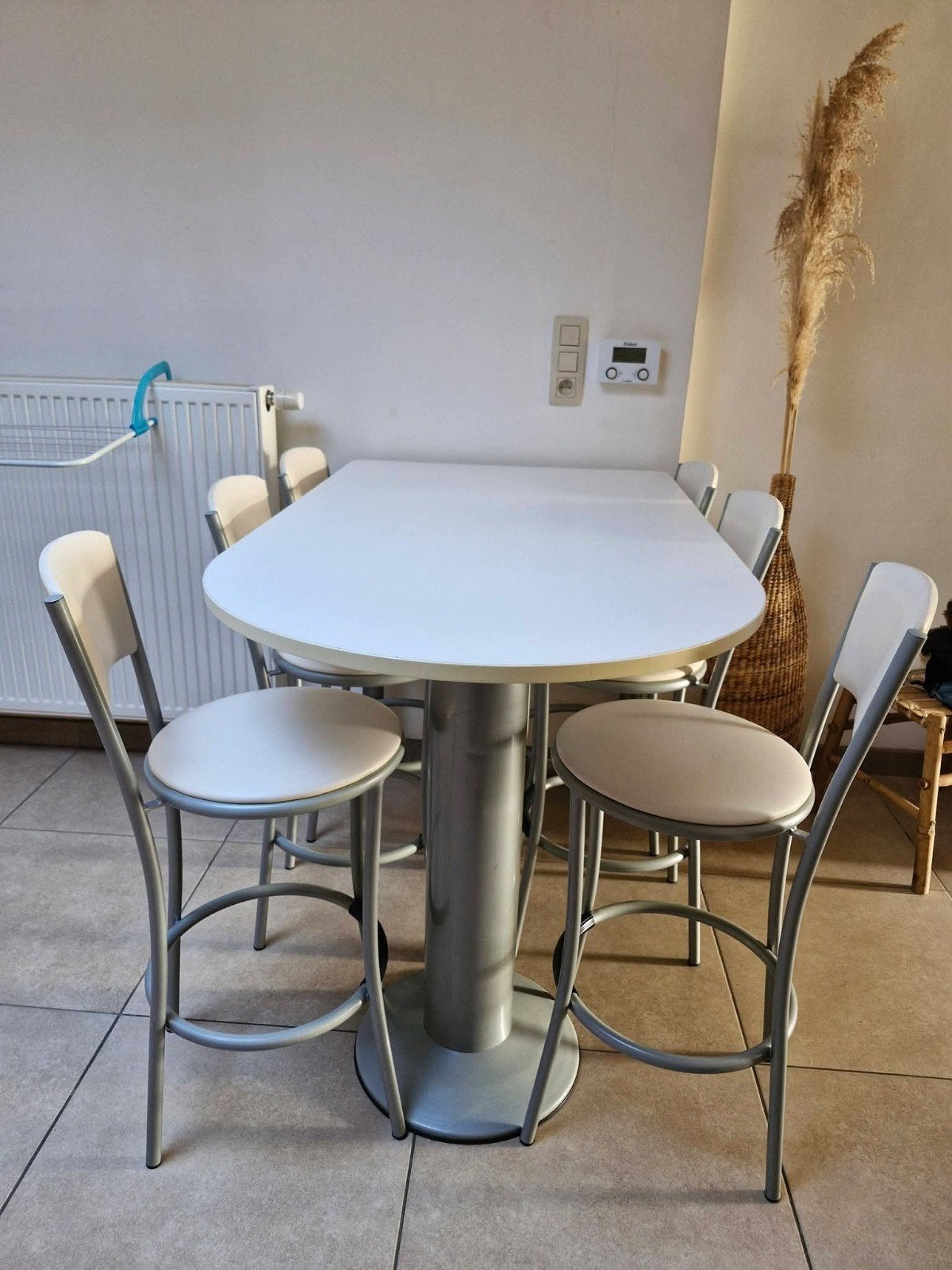 verkopen slaapkamer,keuken tafel met 6 stoeln,slaapkamerkast, Huis en Inrichting, Tafels | Eettafels, Ophalen