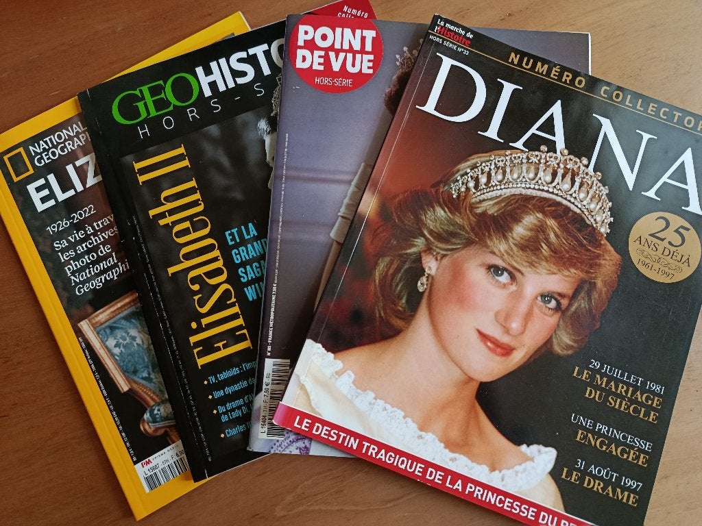Lot de 4 magazines Collectors Elizabeth II/Diana, Livres, Enlèvement ou Envoi, Comme neuf, Autres types