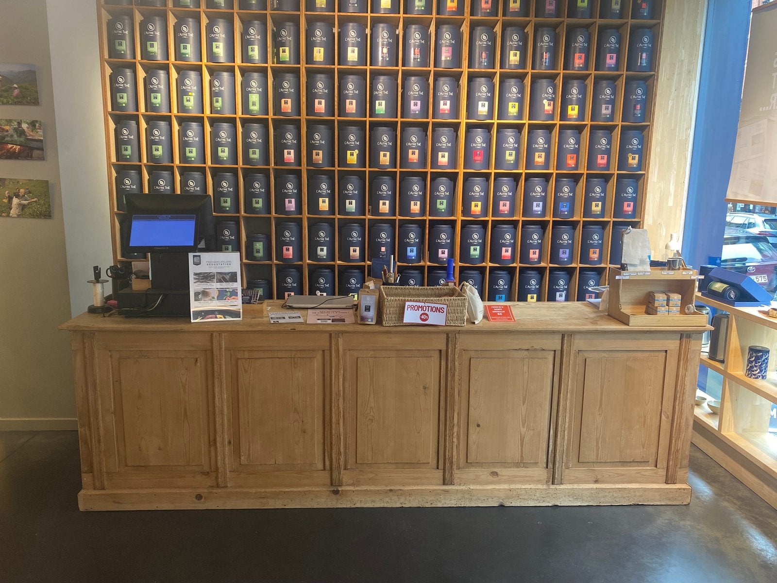 Comptoir de boutique ancien en bois massif — pin, Articles professionnels, Archives et Rangement, Enlèvement, Utilisé, Armoire