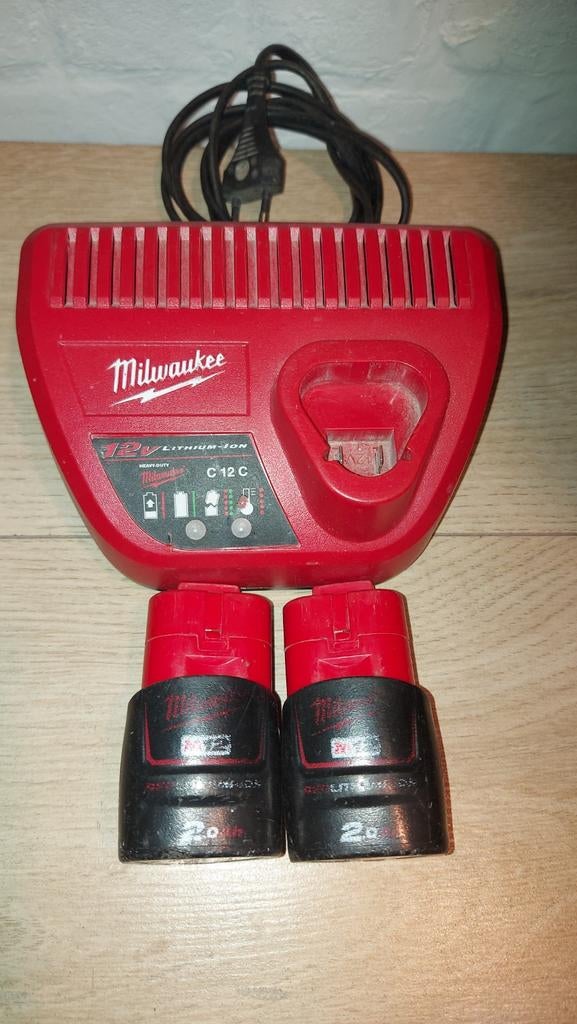 Chargeur +2accu 2.0Ah M12 Milwaukee