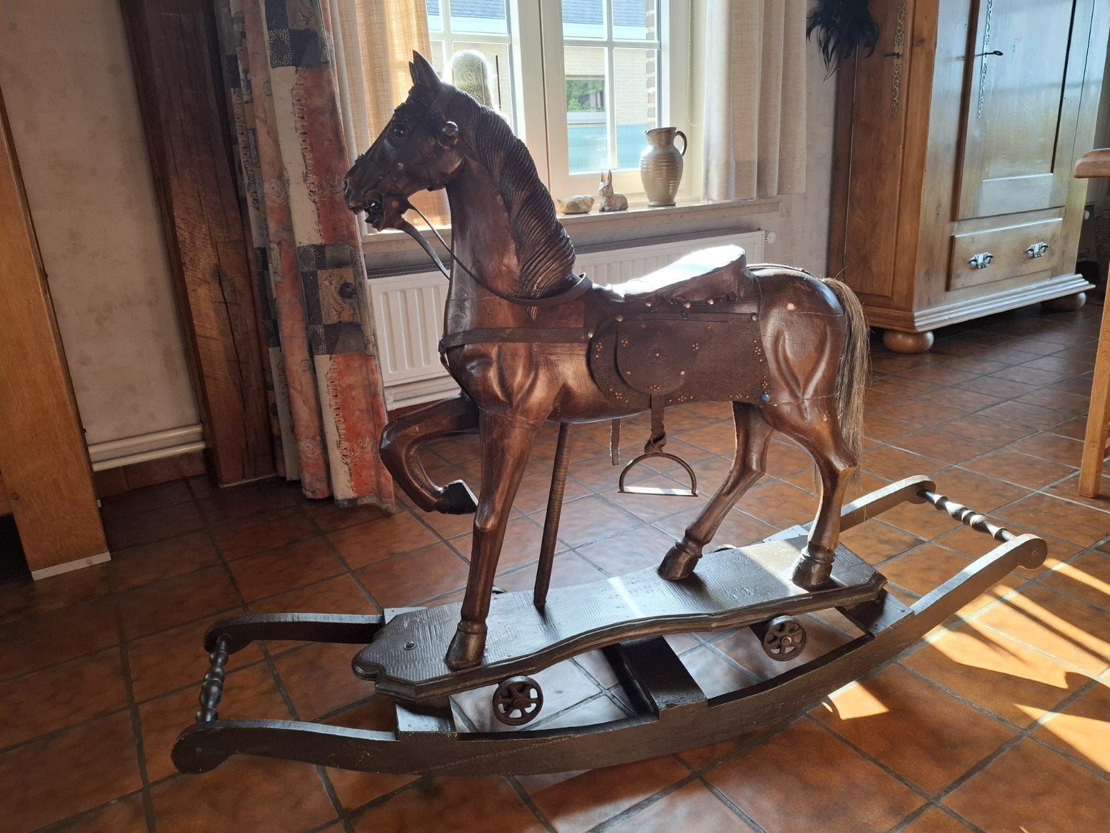 houten schommelpaard, Ophalen