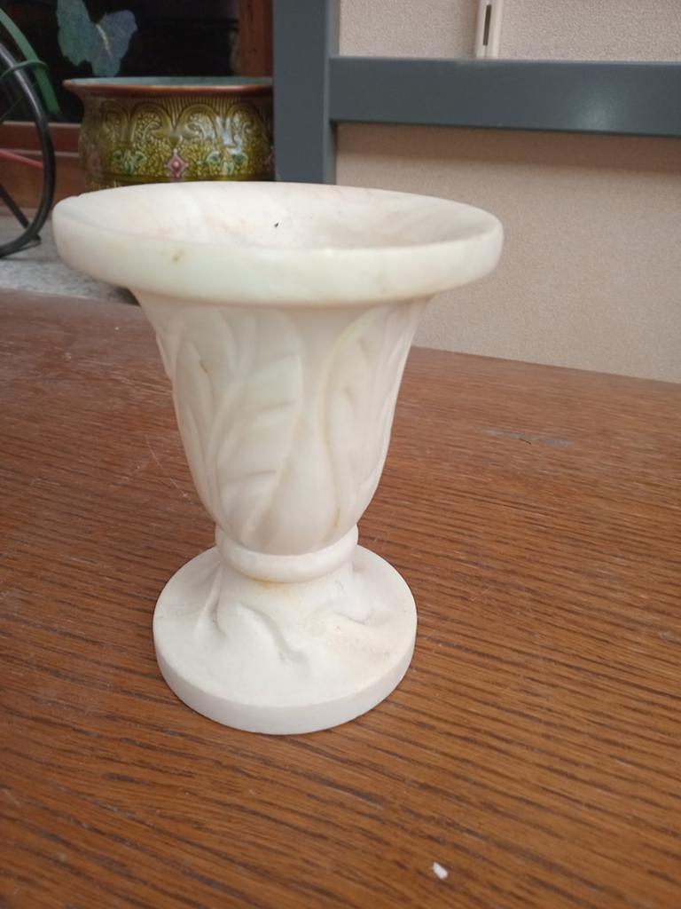 Petit vase en marbre blanc, Antiquités & Art