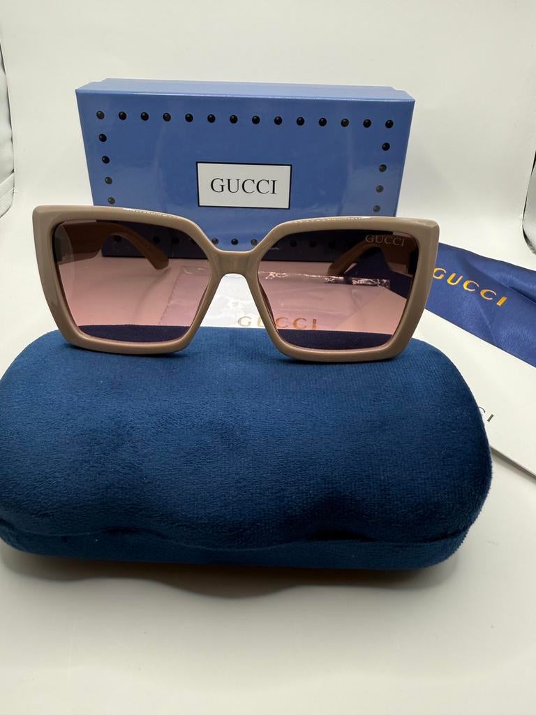 Gucci Zonnebril - Stijlvol en Nieuw, Ophalen of Verzenden, Nieuw, Beige, Zonnebril