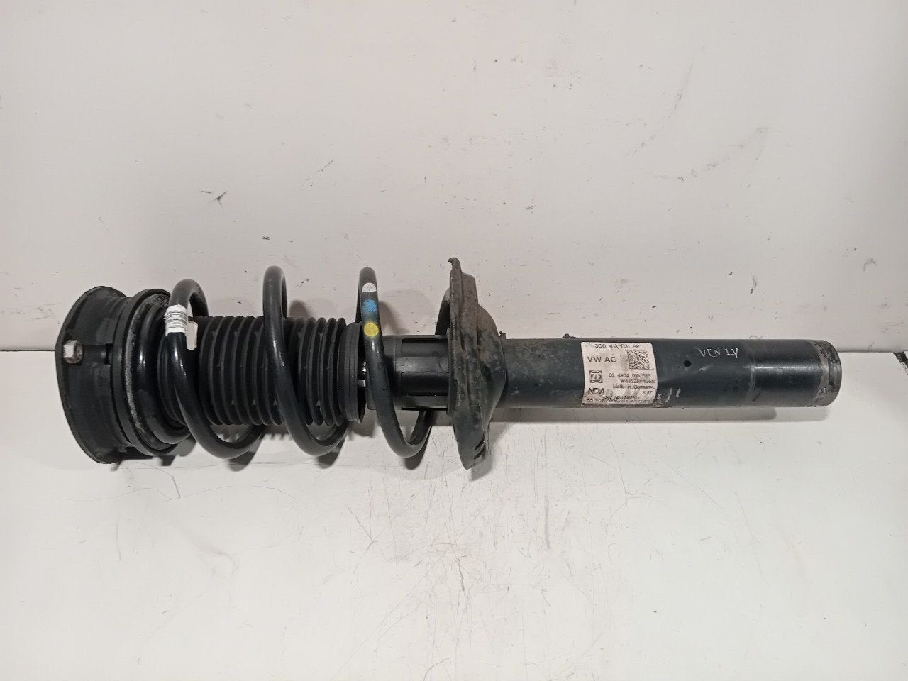 Veerpoot links voor Volkswagen Passat, Onderdelen@venauto.nl, Van der Ven Autorecycling B.V., Gebruikt, Ettenseweg 76, 4706 PB Roosendaal, The Netherlands