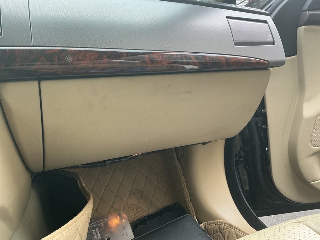 COMPARTIMENT A GANTS Jaguar XF (CC9) (01-2008/04-2015), Campus Kronberg 7
61476  Kronberg im Taunus, DE, Utilisé, Jaguar, Jaguar Land Rover Deutschland GmbH