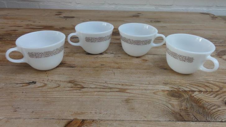 4 grote vintage Pyrex koppen, bruine bloemen, Corning U.S.A., -, Comme neuf, Autres matériaux, Autres styles