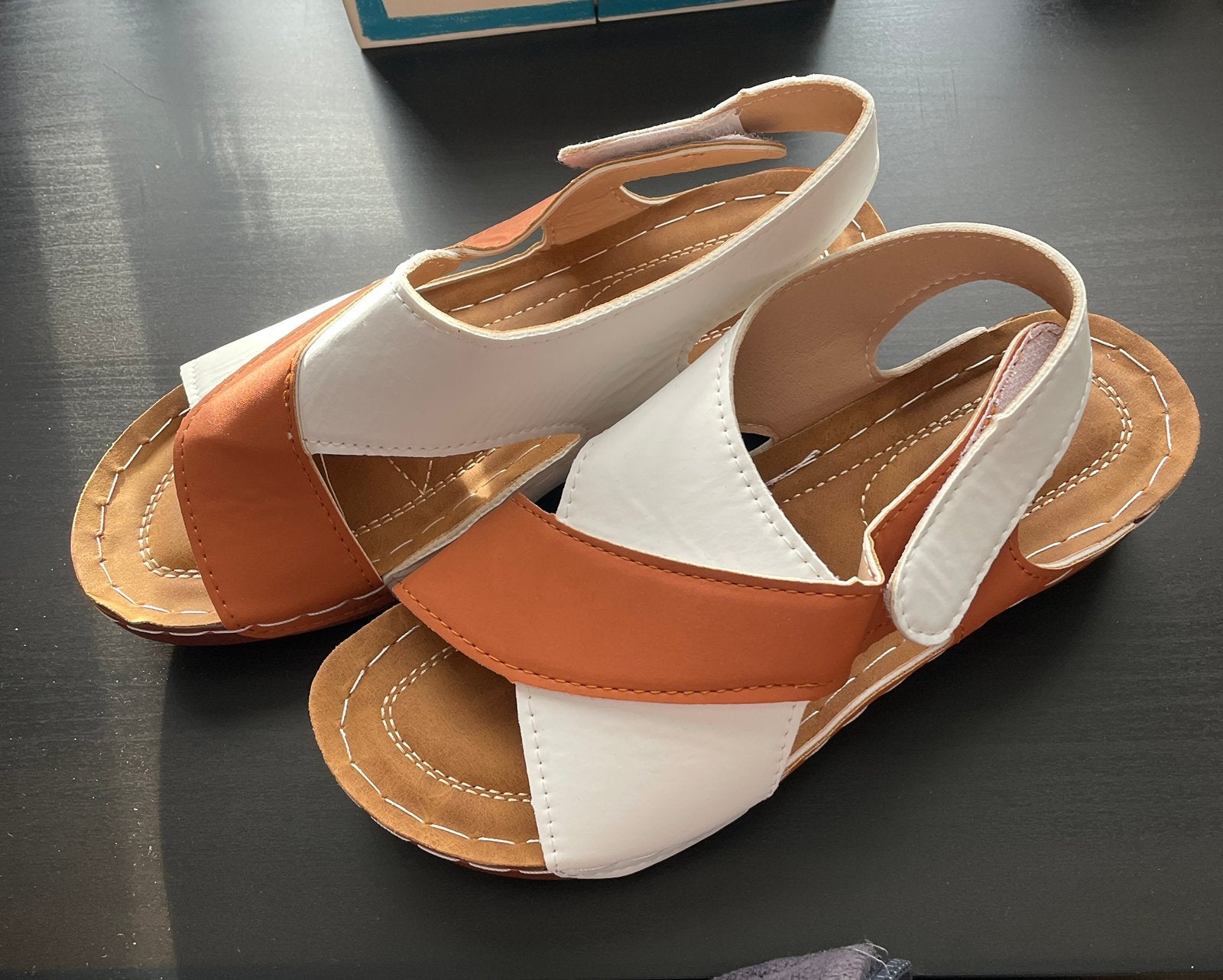 Sandalen in wit en camel - maat 36, Kleding | Dames, Overige kleuren, Nieuw, Sandalen of Muiltjes, Ophalen of Verzenden