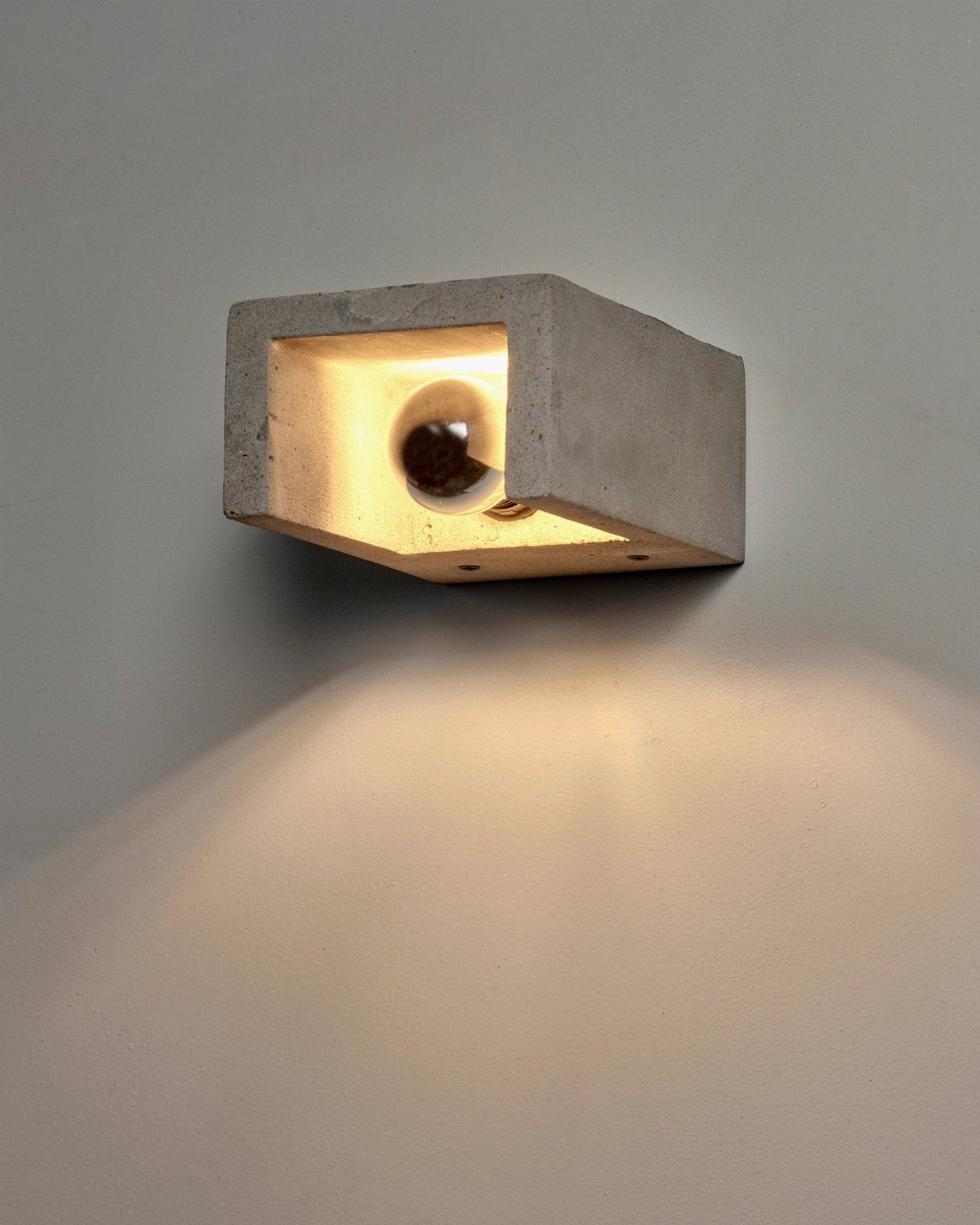 SERAX wandlamp 2st beton, Maison & Meubles, Lampes | Appliques, Comme neuf, Enlèvement
