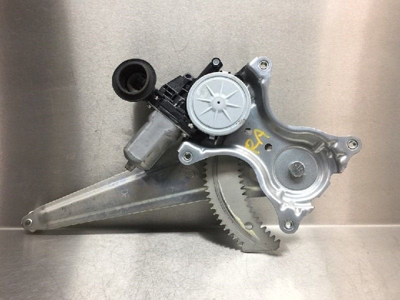 MECANISME VITRE ARRIÈRE DROIT RAV4 (A4) (|8572035140|), Utilisé, Toyota