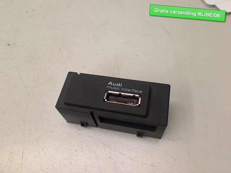 MUSIC INTERFACE Audi A3 (8V1 / 8VK) (8V0035736), Gebruikt, Dhr. R. de Gouw, Audi, De Bloemendaal 21 21
5221 EB  'S HERTOGENBOSCH, NL