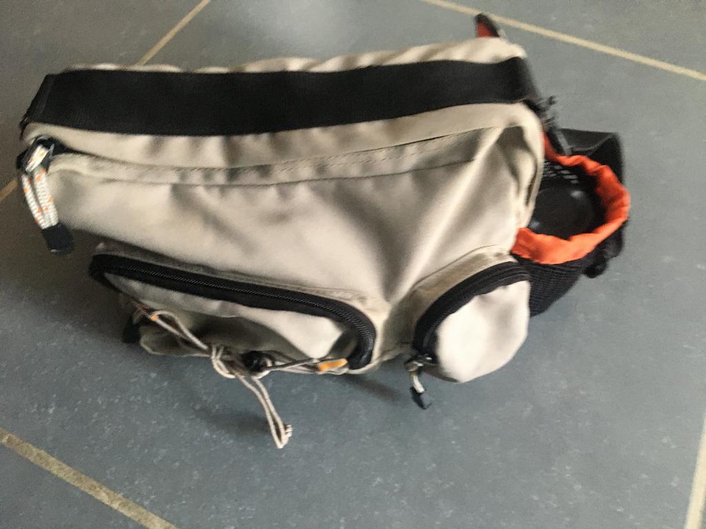 Schoudertas en heuptas met handvat voor allerlei(reis/foto), Handtassen en Accessoires, Tassen | Schoudertassen, Ophalen of Verzenden