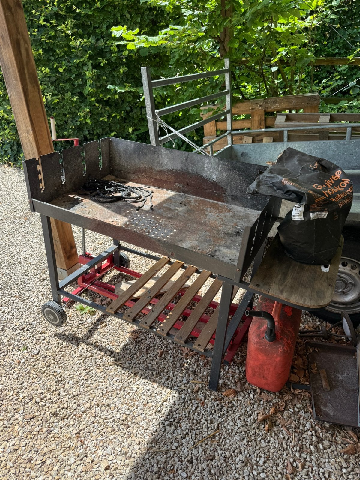 Grote BBQ - Gratis af te halen, Tuin en Terras, Houtskoolbarbecues, Ophalen, Gebruikt