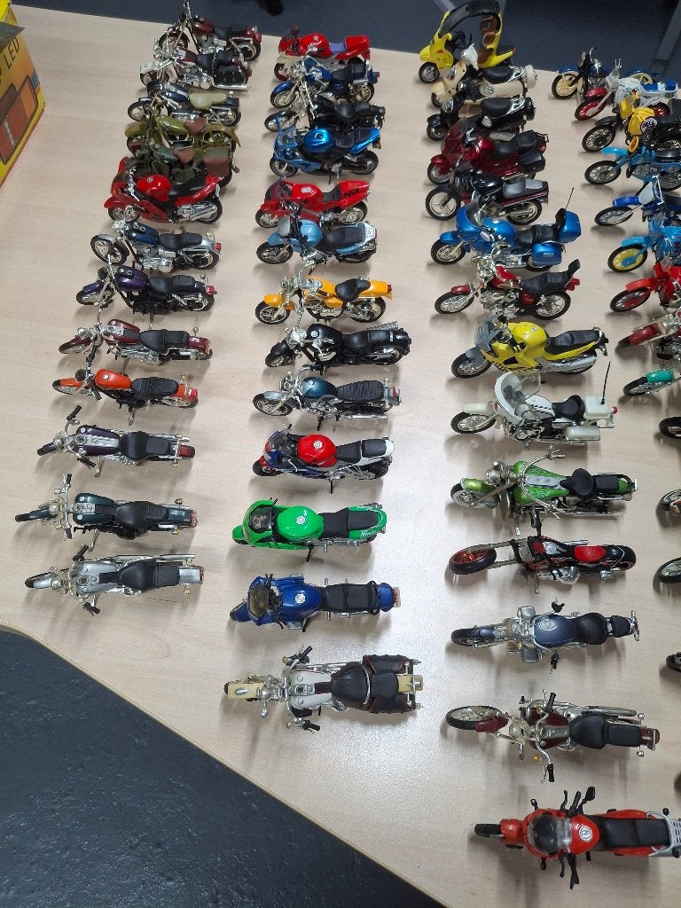 verzameling model motors, Ophalen