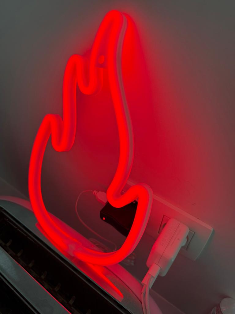 Lampe LED néon « flamme » 220V ou batterie - Vintage Mancave, Enlèvement ou Envoi, Neuf, Neon