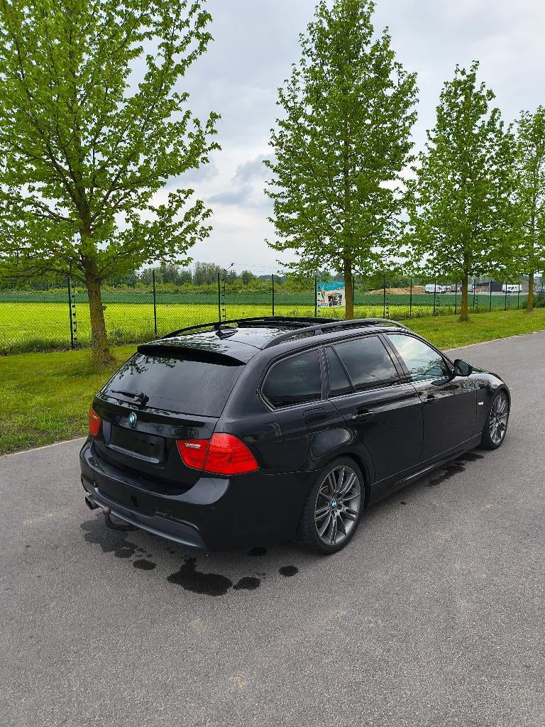 BMW 325d LCI 3.0d pack M full options, Auto's, Automaat, Zwart, Particulier, 6 cilinders