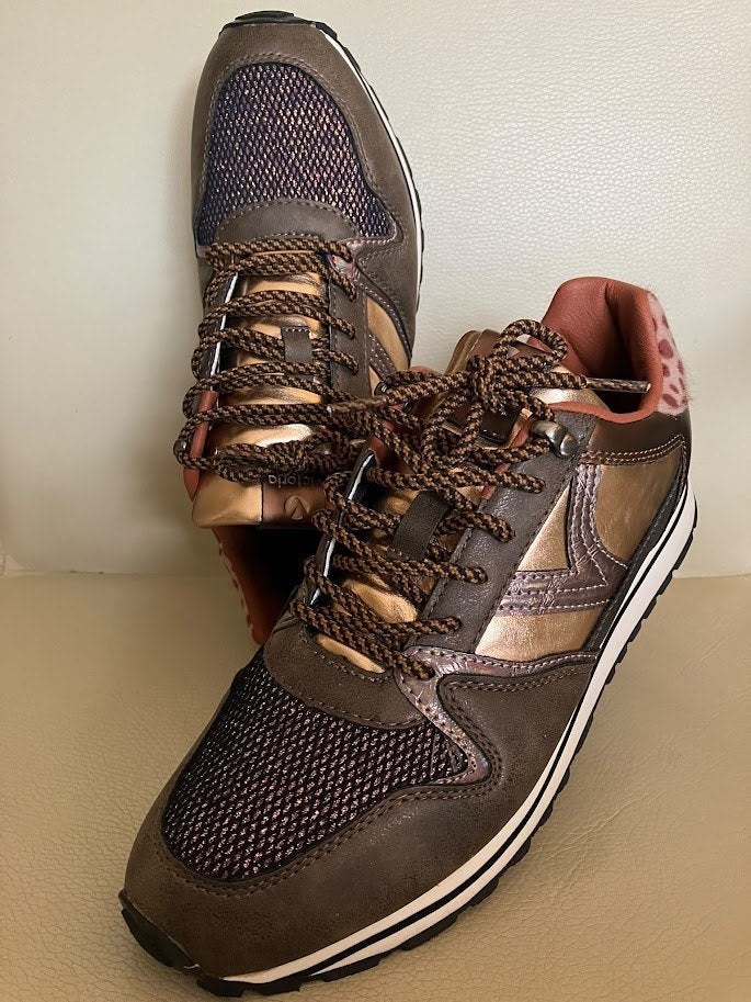 Victoria brons sneaker 40 NEW!, Kleding | Dames, Ophalen of Verzenden, Sneakers