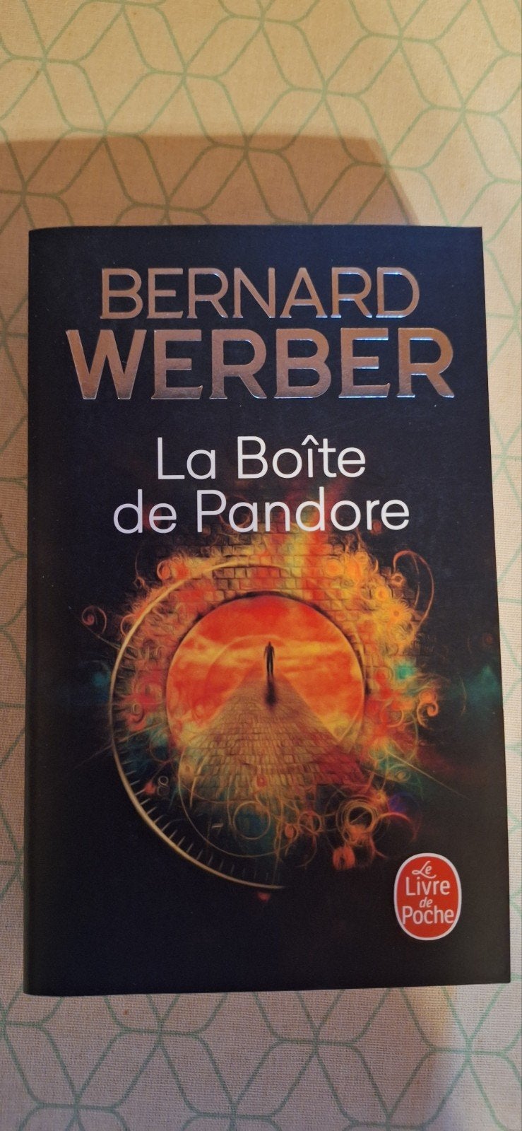 La Boîte de Pandore, Enlèvement
