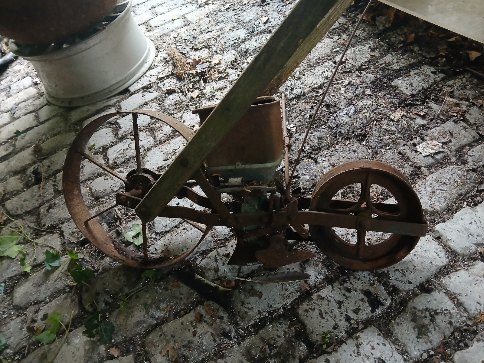 Semoir ancien, Enlèvement