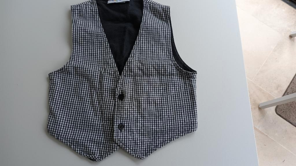 Gilet - Maat 116, Overige typen, MiniMaxi, Ophalen of Verzenden, Zo goed als nieuw