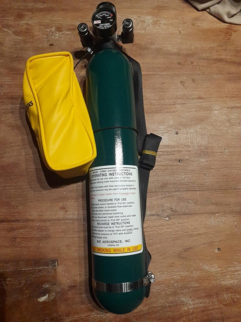Pilot oxygene bottle + 2 oxy-masks  EMPTY, Ophalen of Verzenden, Nieuw, Overige typen