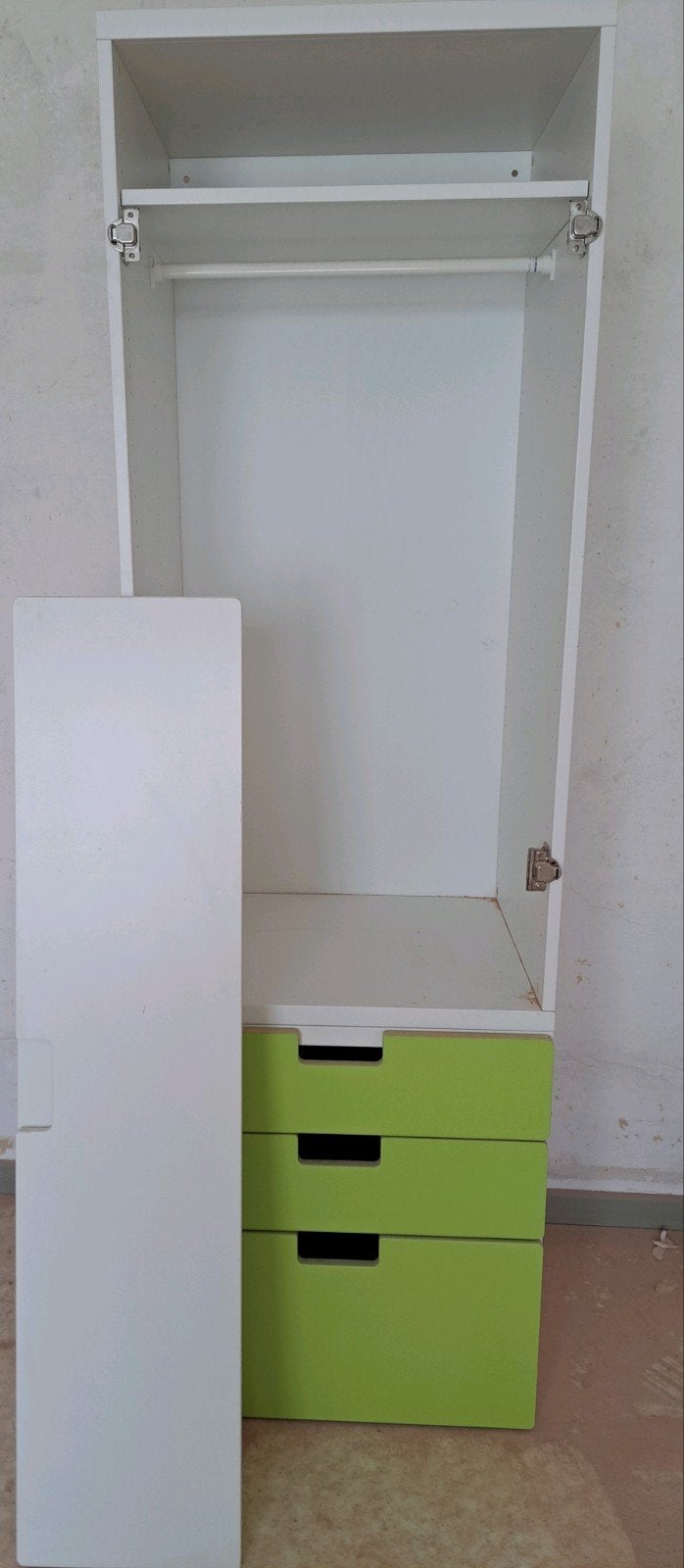 Ikea Smastad, Enlèvement