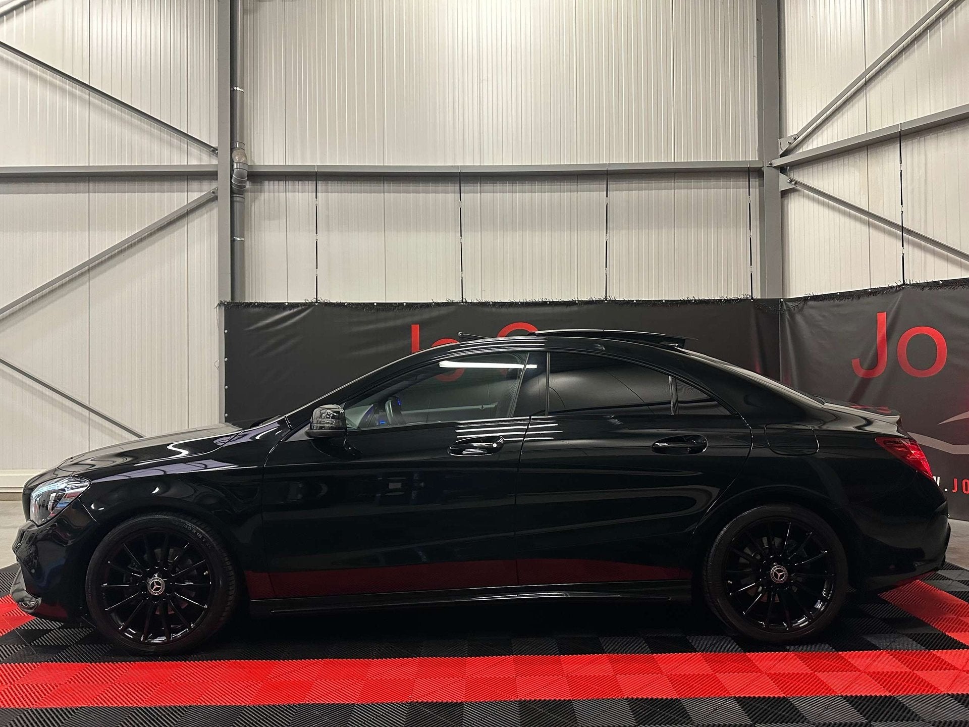 Mercedes-Benz CLA 180 /AMG Pack/Full Night Pack/Pano/Camera/, 122 pk, Gebruikt, 4 cilinders, Zwart