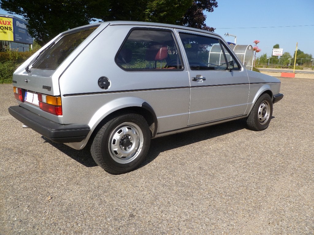 VOITURE, Autos, Argent ou Gris, Achat, 770 kg, Boîte manuelle
