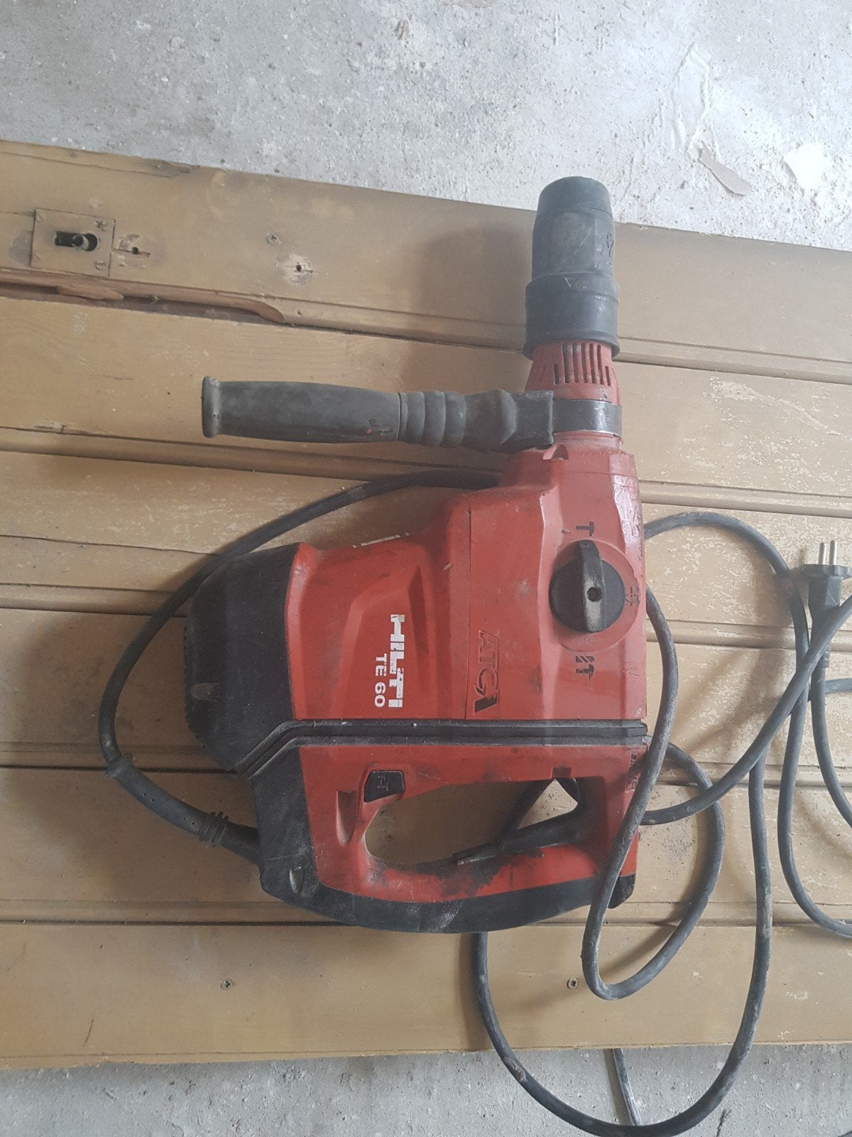Hilti TE 60 préfarateur marteau pic, Enlèvement