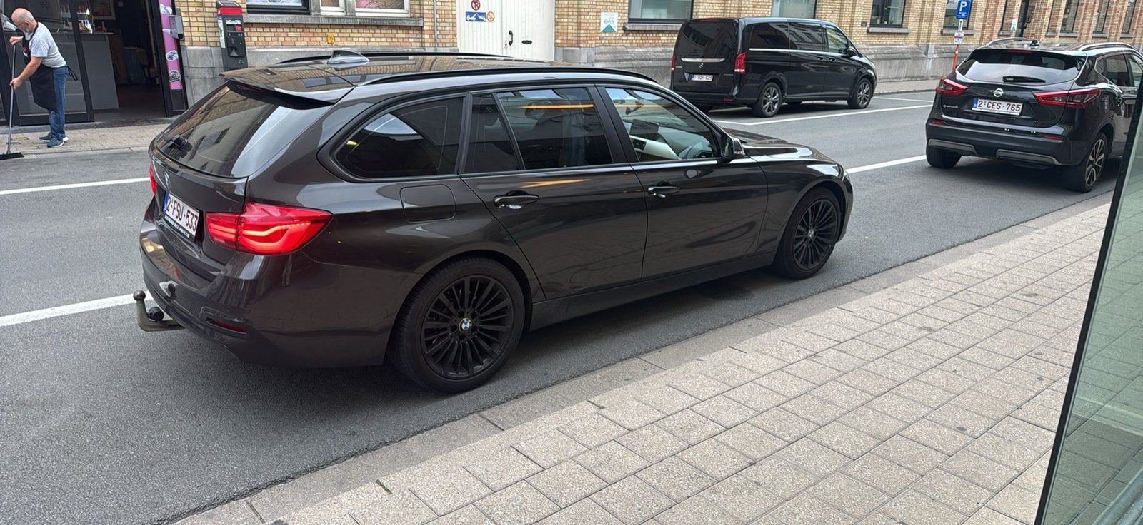 propere bmw 318d, Autos, Cuir, Boîte manuelle, Entretenue par le concessionnaire, Noir