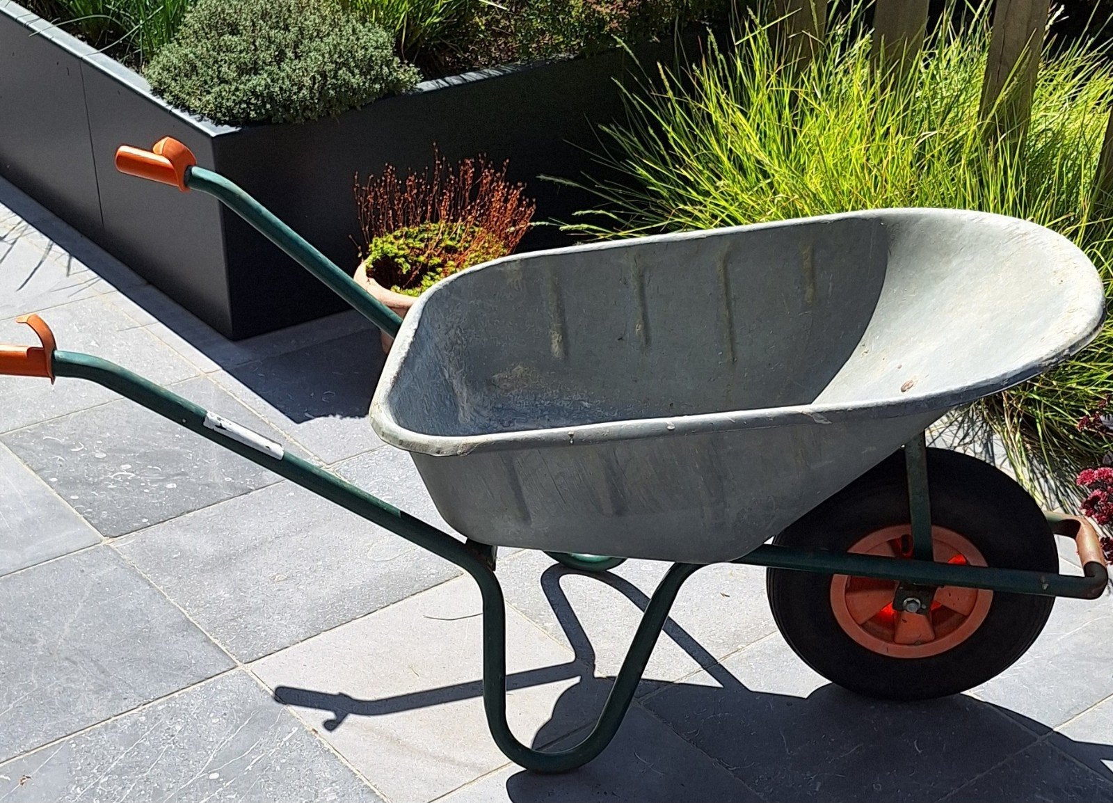 Brouette de chantier VABOR galvanisée et sur pneu., Jardin & Terrasse, Enlèvement, Manuelle, Vabor, À une roue