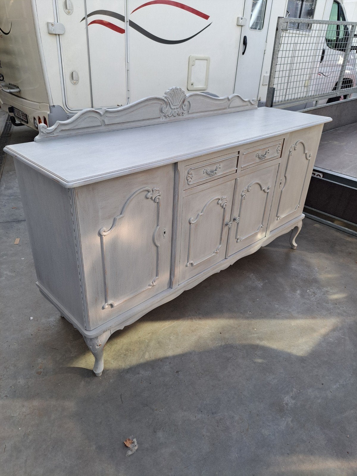 Prachtig lichtgrijs dressoir / brocante kast, Huis en Inrichting, Gebruikt, Met deur(en), 150 tot 200 cm, Eikenhout