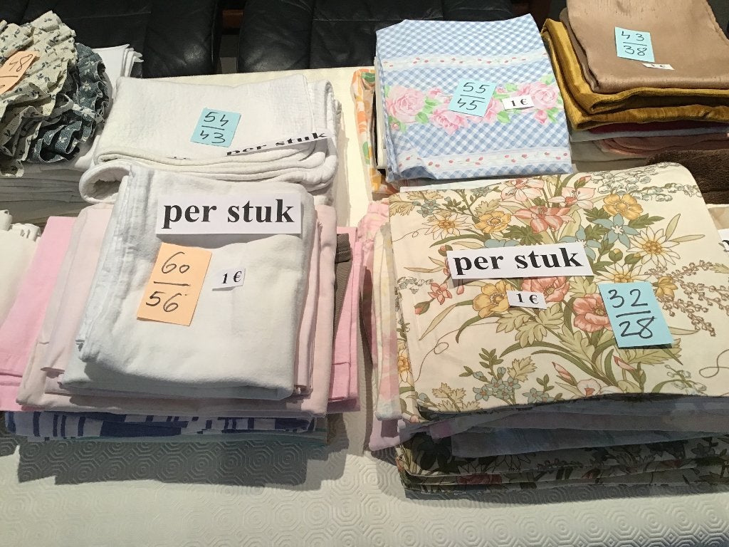 100 verschillende stukken stof (kussenslopen), Ophalen of Verzenden, Zo goed als nieuw