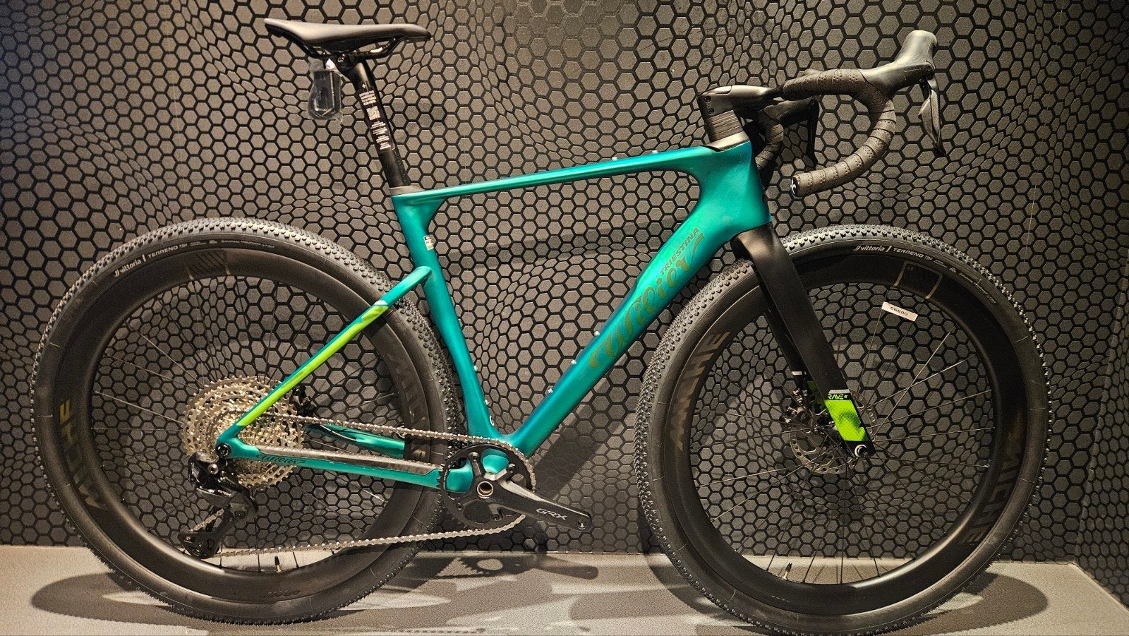 Wilier Rave slr ID2 Medium Shimano GRX Di2 €6600
Op stock Ww, Ophalen, 28 inch, Italie, 10 tot 15 versnellingen