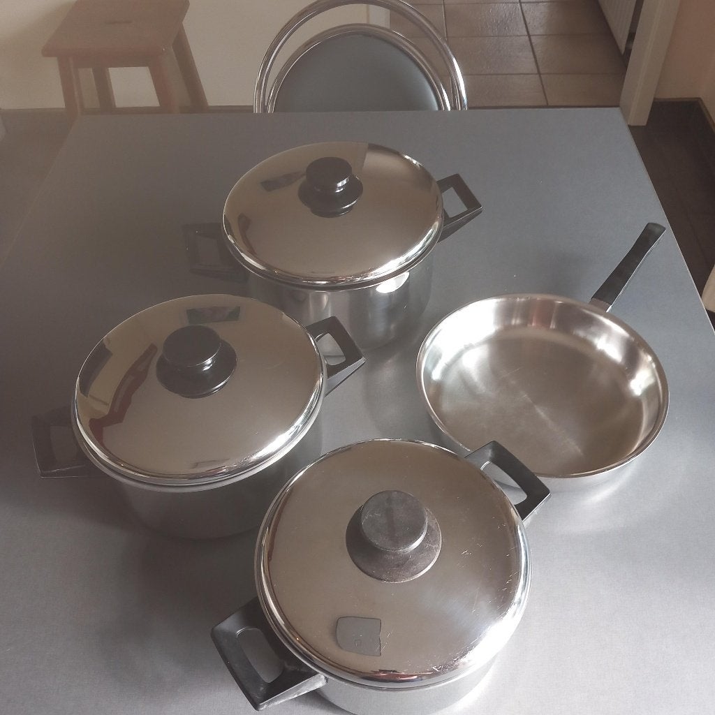 3 casseroles + 1 poele Inox - Parfait état, Maison & Meubles, Enlèvement, Utilisé, Autres types, Autres matériaux