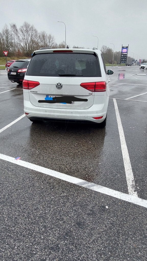 te koop vw touran 1600 diesel met 115000 km van 2017, Auto's, Euro 6, Wit, Particulier, Te koop