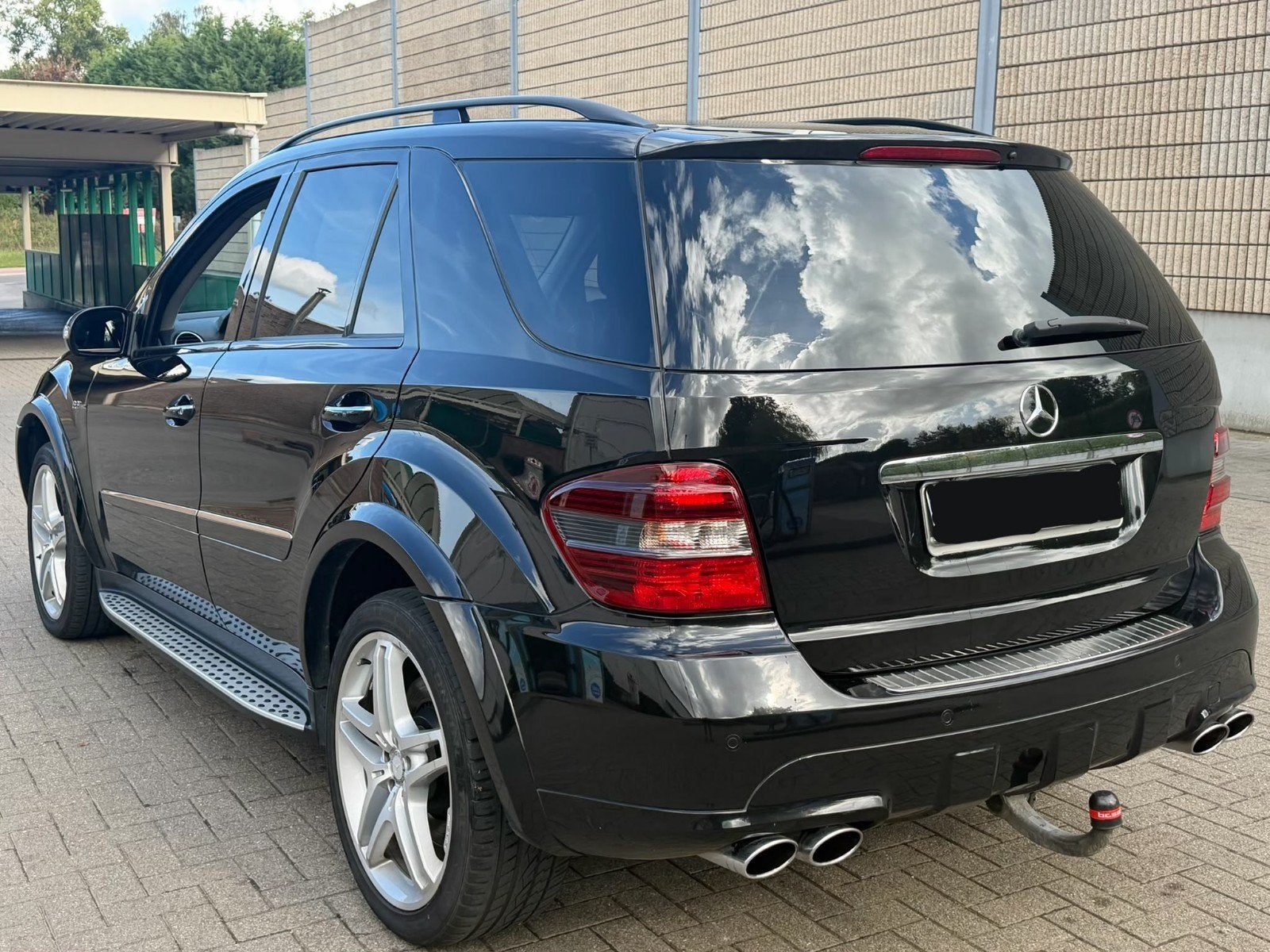 MERCEDES ML63 AMG LICHTE VRACHT 150€ TAX, Auto's, Automaat, Dealer onderhouden, 8 cilinders, Leder