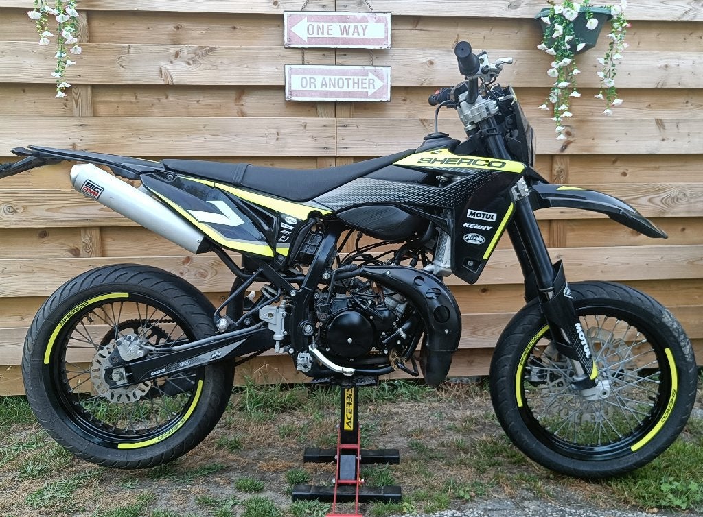 Sherco SM-RS en très bon état, Vélos & Vélomoteurs, Cyclomoteurs | Cyclomoteurs de cross, Comme neuf, Autres marques, Enlèvement