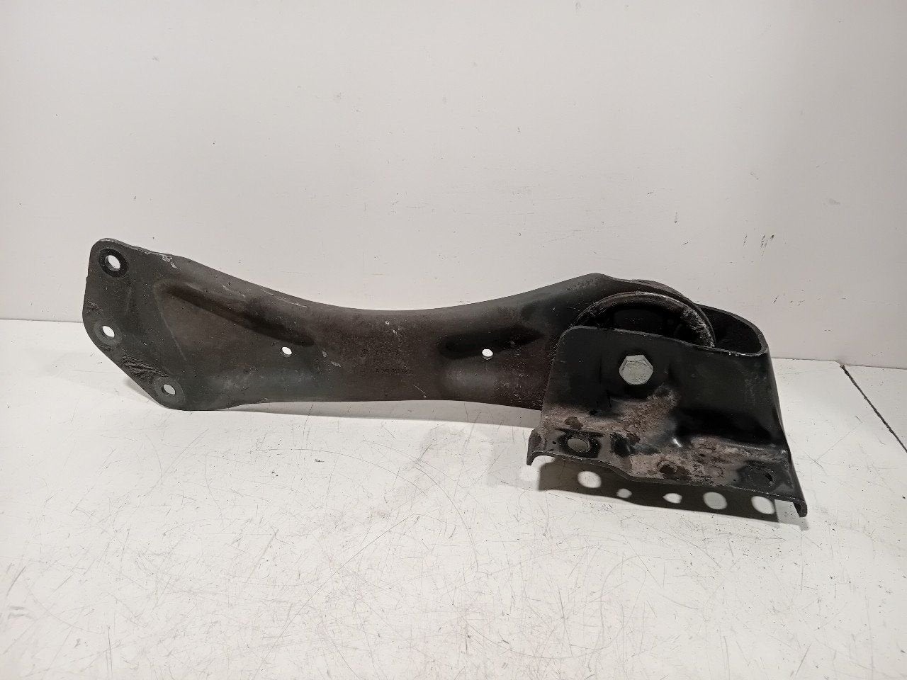Draagarm rechts achter Mercedes-Benz EQ-Klasse, Onderdelen@venauto.nl, Van der Ven Autorecycling B.V., Gebruikt, Ettenseweg 76, 4706 PB Roosendaal, The Netherlands