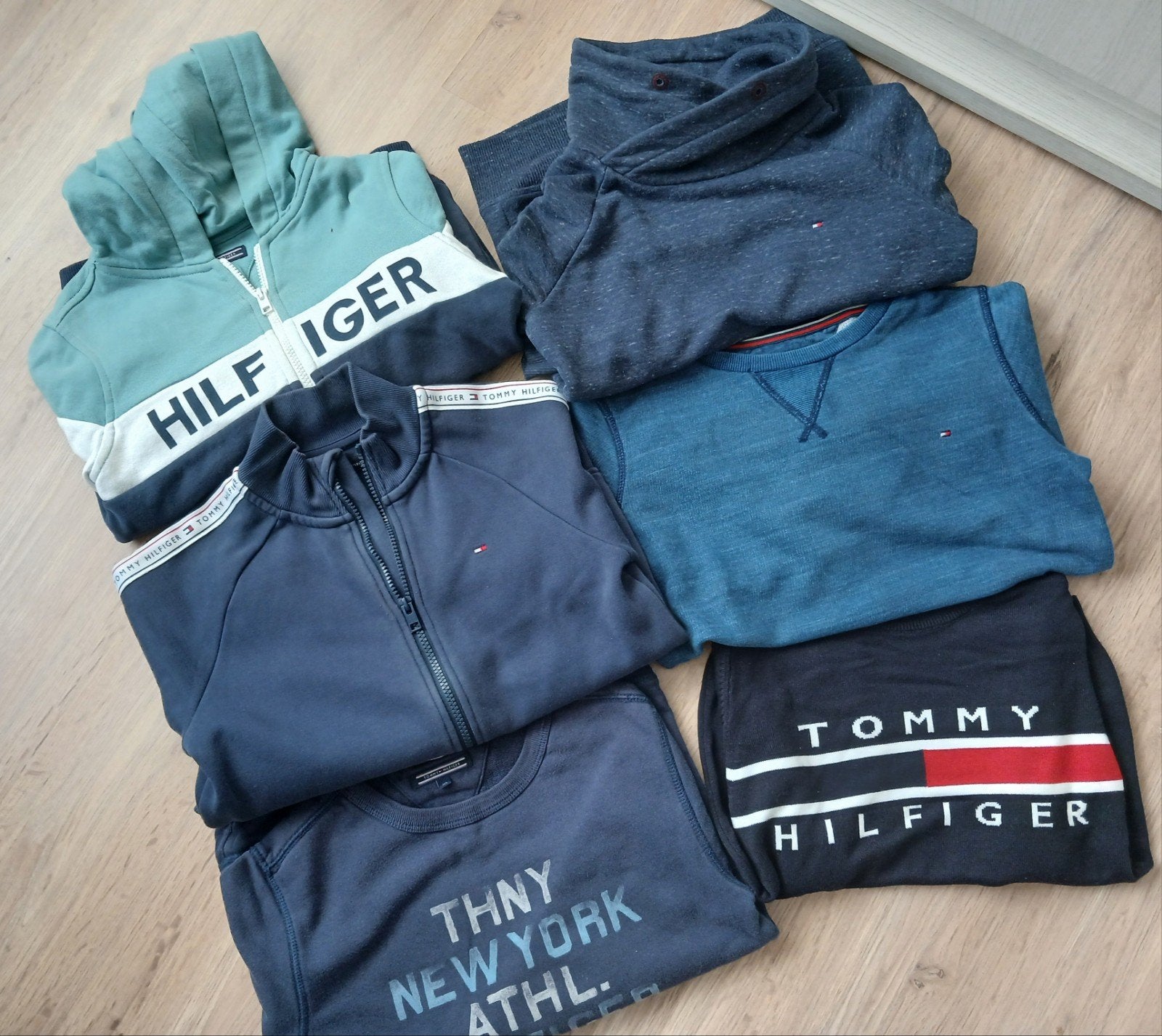 6 x pull Tommy Hilfiger taille 140 10 ans comme neuf, Enlèvement ou Envoi