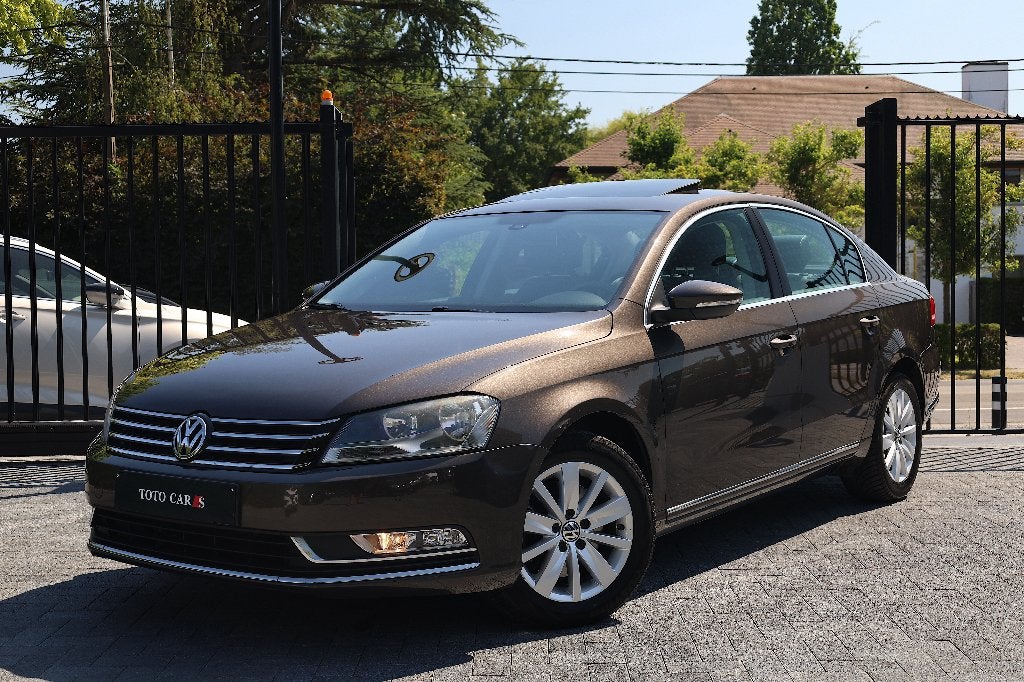 VW Passat 1.6 TDi Berline | Open-Dak | Navi | Cruise | Leder, Autos, Volkswagen, Entreprise, Achat, Passat, ABS, Airbags, Air conditionné