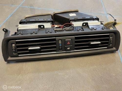 Dashboard luchtrooster  BMW 5-serie Touring F11 64229209136, Enlèvement ou Envoi, Utilisé, BMW, BMW